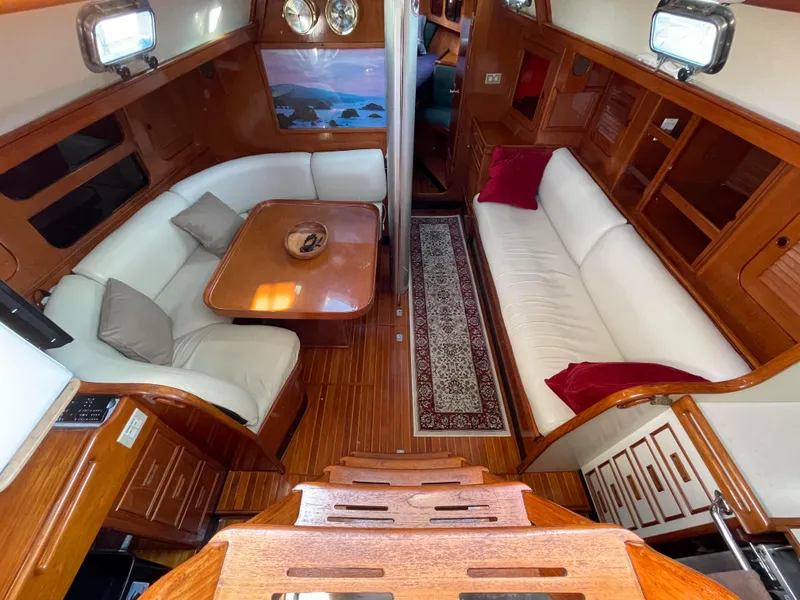 1984 Hylas 44