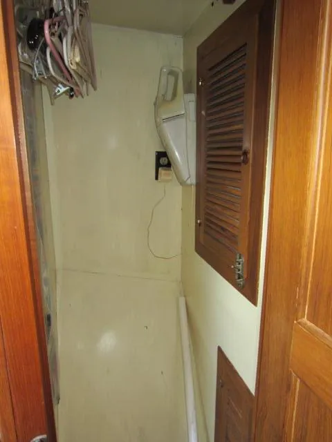 Large Hanging Locker in V-Berth