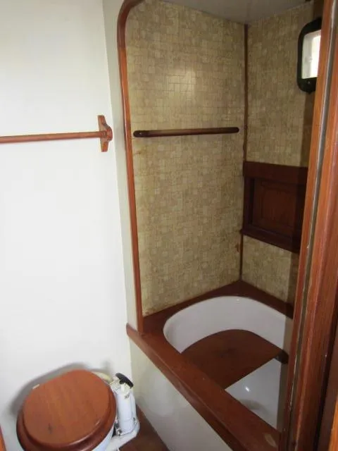 Aft Shower/Bath