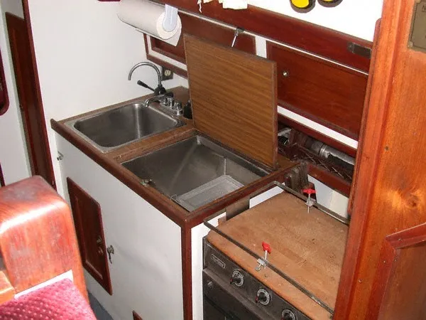 1977 Rawson Pilothouse