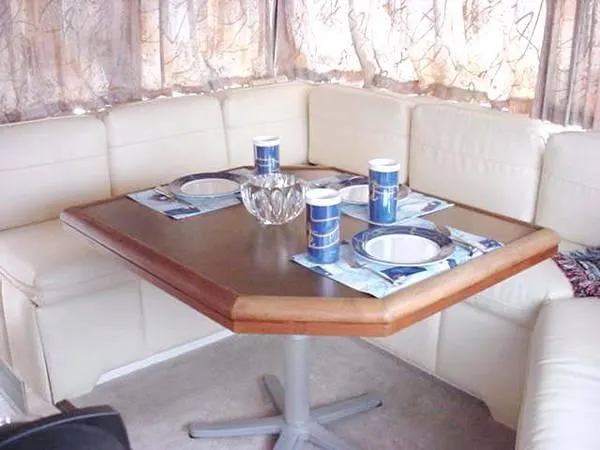 dinette aft