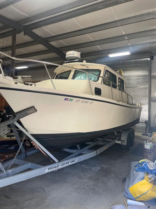 1999 Parker 2530 Extended Cabin