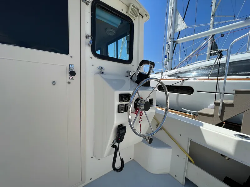 1999 Parker 2530 Extended Cabin