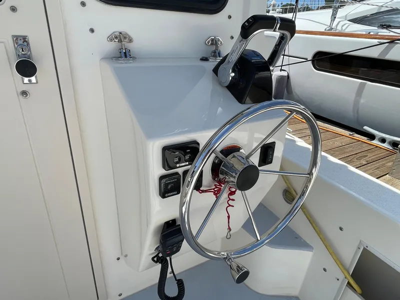 1999 Parker 2530 Extended Cabin