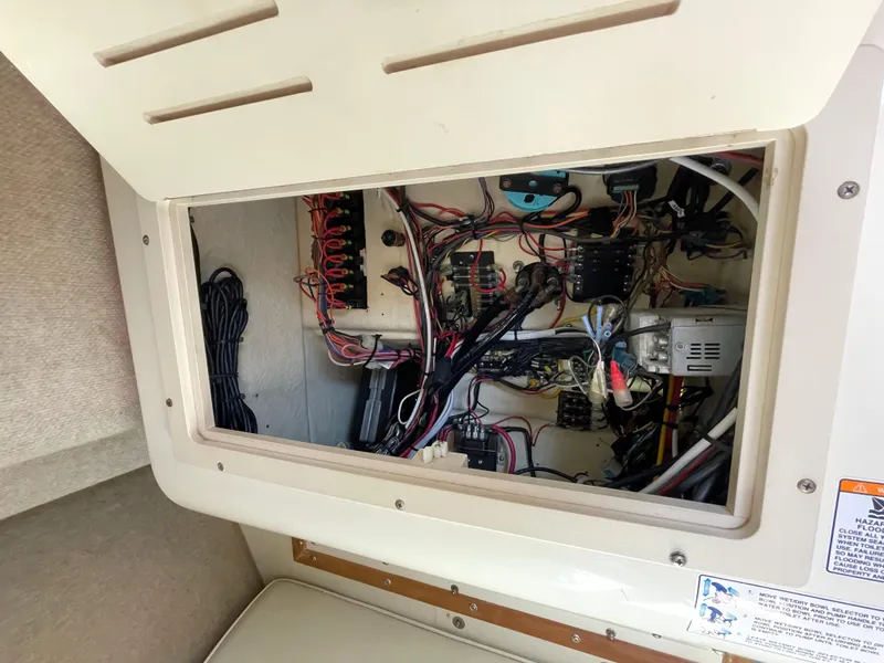 1999 Parker 2530 Extended Cabin
