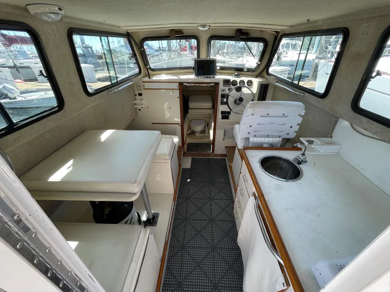 1999 Parker 2530 Extended Cabin