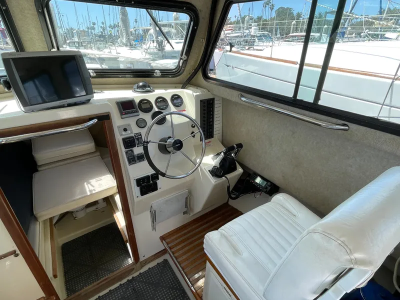 1999 Parker 2530 Extended Cabin