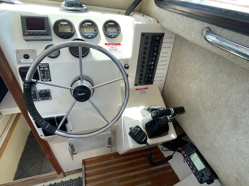 1999 Parker 2530 Extended Cabin