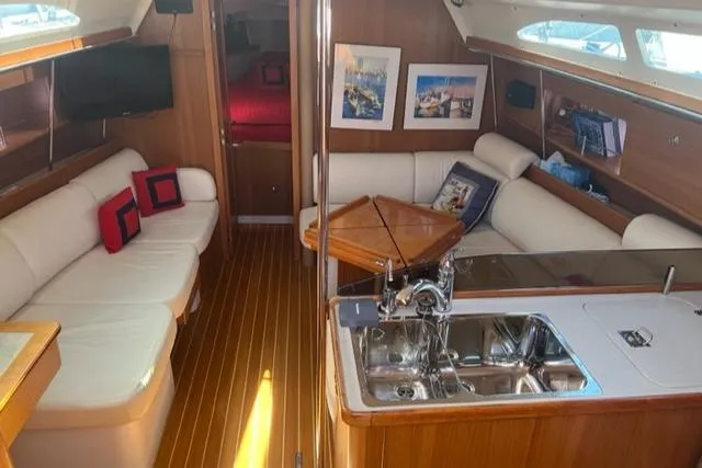 2012 Catalina 355