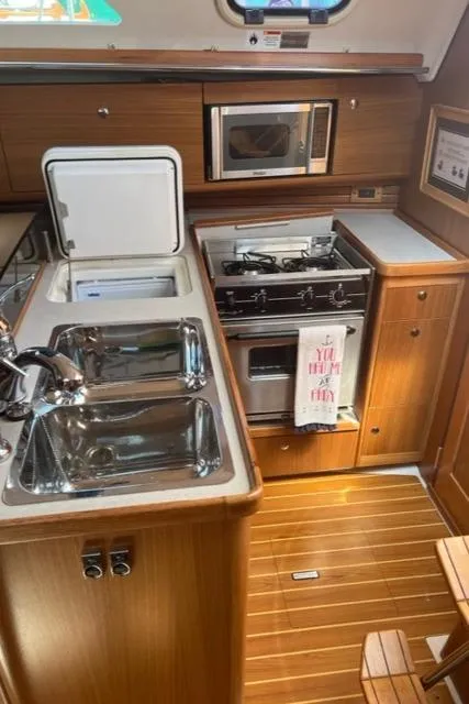 2012 Catalina 355