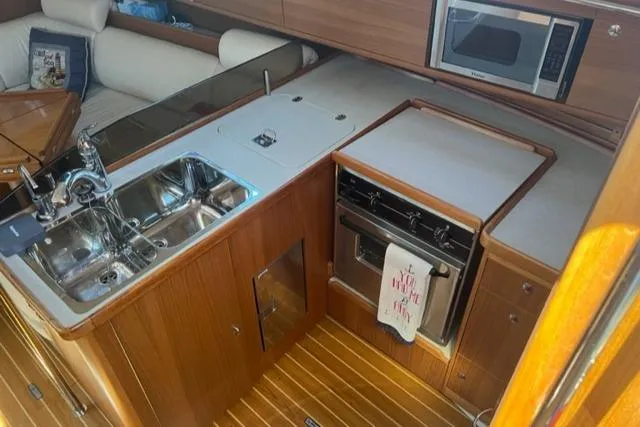2012 Catalina 355