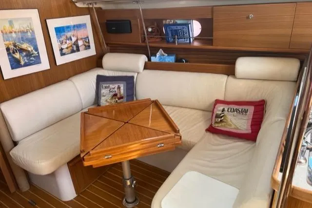 2012 Catalina 355