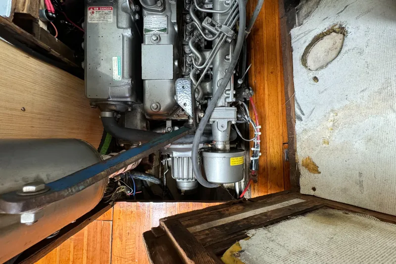 1973 Challenger Aft Cockpit