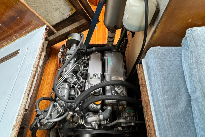 1973 Challenger Aft Cockpit