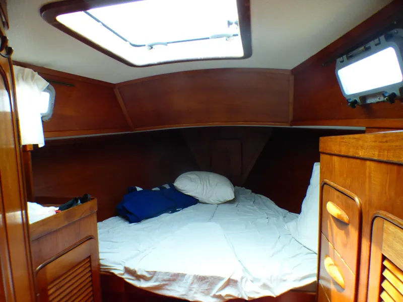 Forward V-Berth Cabin