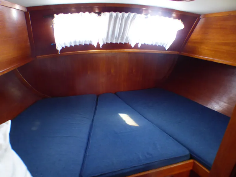 Aft Cabin Bed