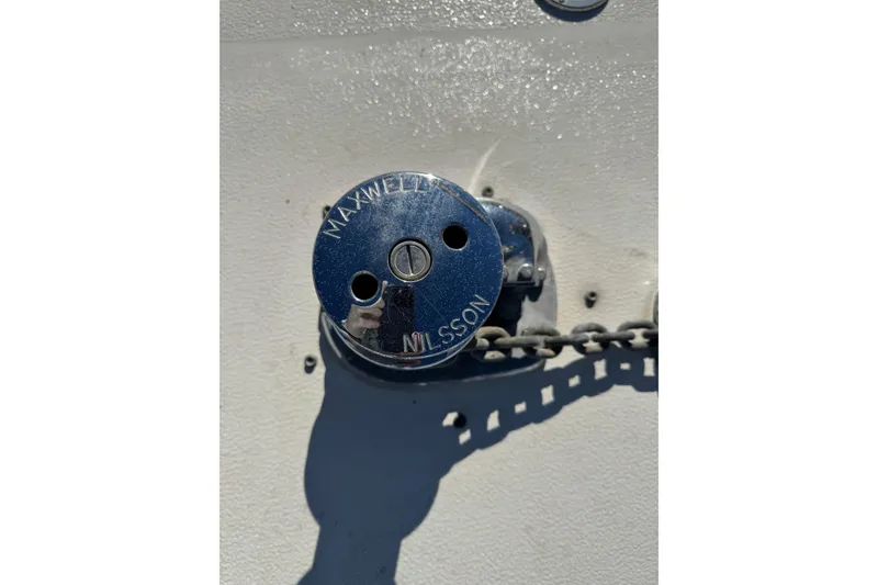 Maxwell winch on 1990 Sea Ray 380 Aft Cabin boat deck.