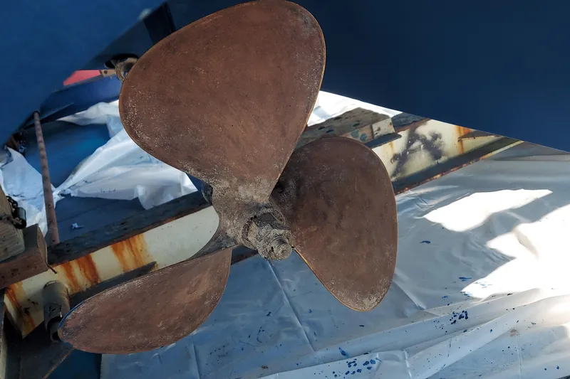 Propeller of 1990 Sea Ray 380 Aft Cabin boat on dry dock.