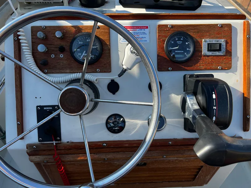 1981 Boston Whaler MONTAUK