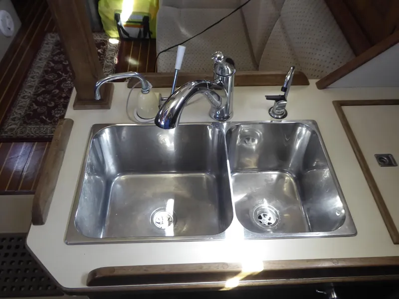 Deep Sinks