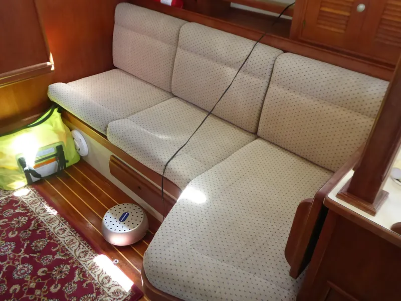 Settee Stbd