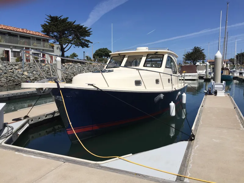 2005 Mainship 34 Pilot Sedan Rum Runner II