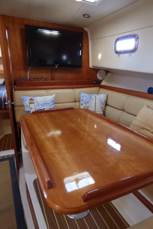 2005 Mainship 34 Pilot Sedan Rum Runner II