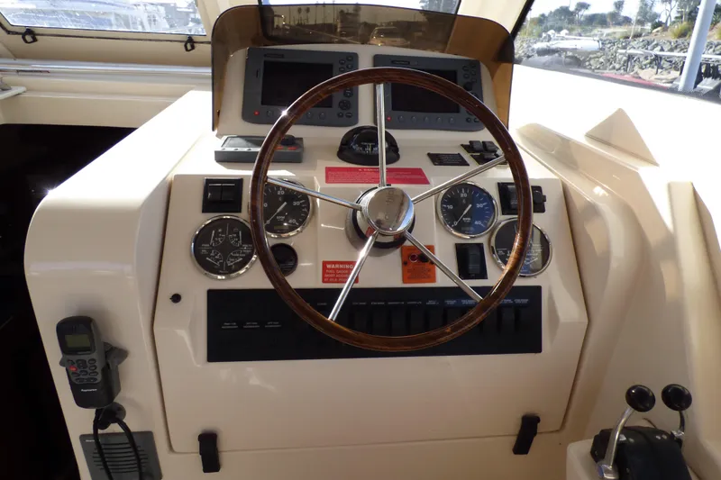 2005 Mainship 34 Pilot Sedan Rum Runner II