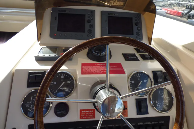 2005 Mainship 34 Pilot Sedan Rum Runner II