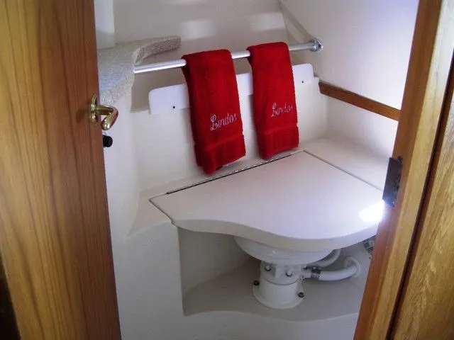 Head w/electric toilet,sink,shower