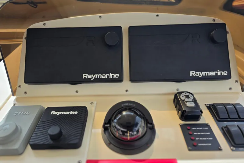 Control panel of 2005 Mainship 34 Pilot Sedan Rum Runner II with Raymarine equipment.