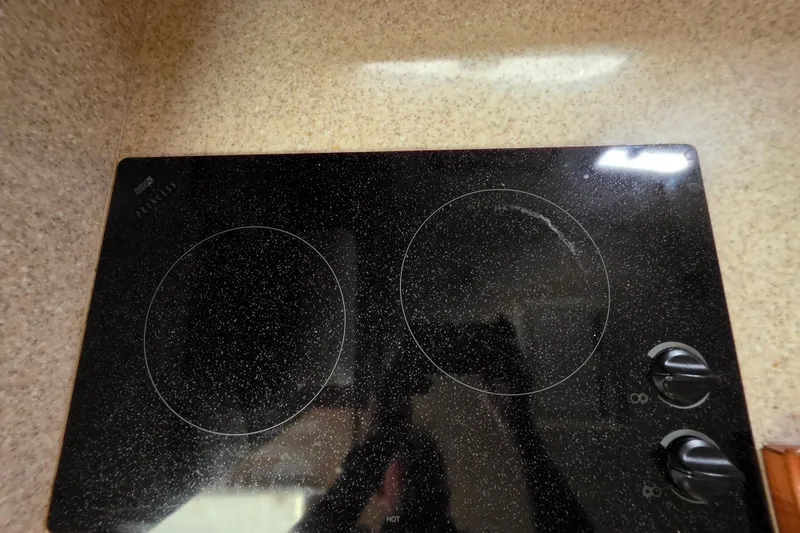 Ceramic cooktop in 2005 Mainship 34 Pilot Sedan Rum Runner II kitchen.