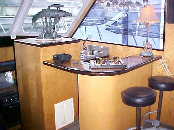 salon / wet bar