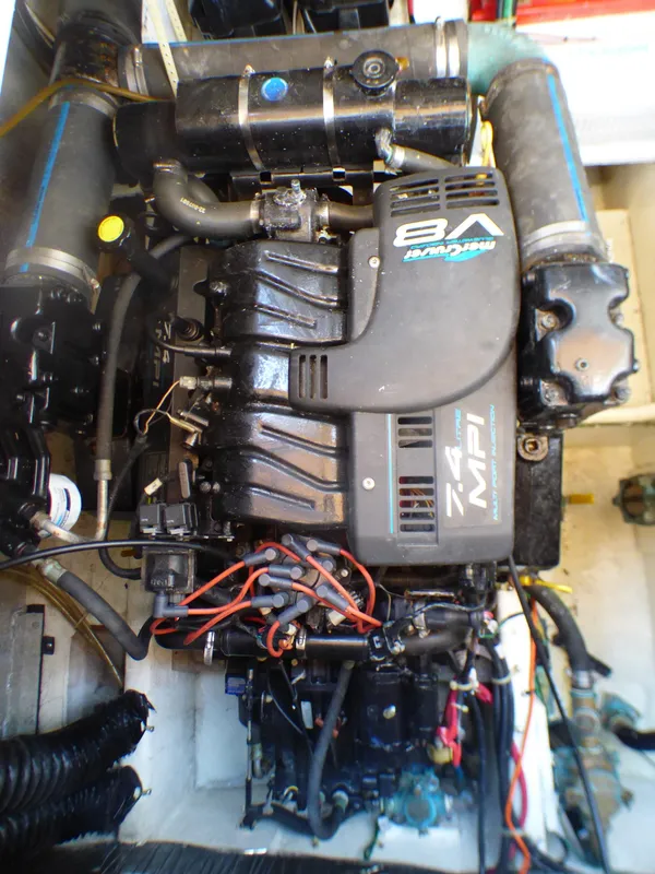1998 Maxum 3700 SCR