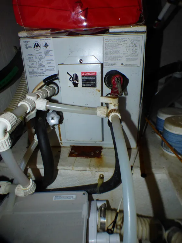 1998 Maxum 3700 SCR