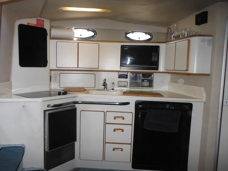 1994 Sea Ray 370 Express Cruiser