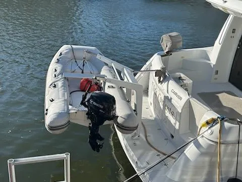 1999 Carver 53 Voyager