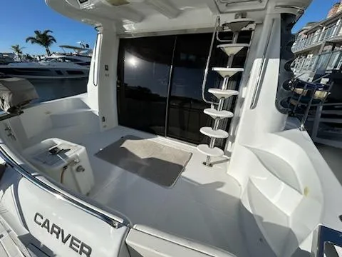 1999 Carver 53 Voyager