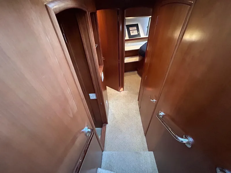 1999 Carver 53 Voyager