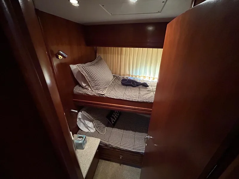 1999 Carver 53 Voyager