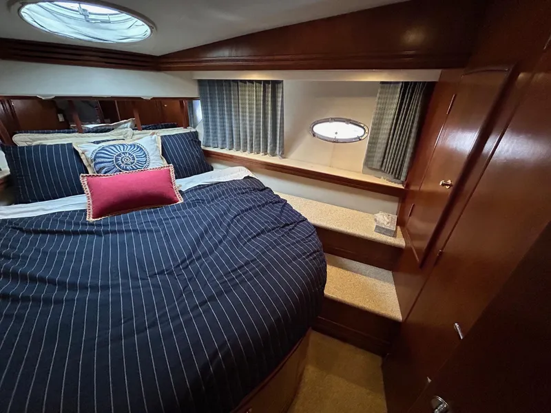 1999 Carver 53 Voyager