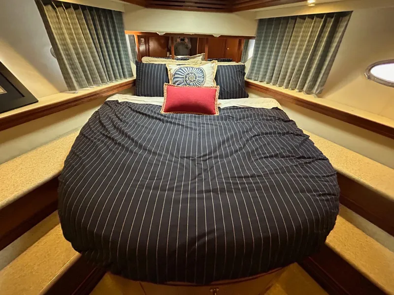 1999 Carver 53 Voyager