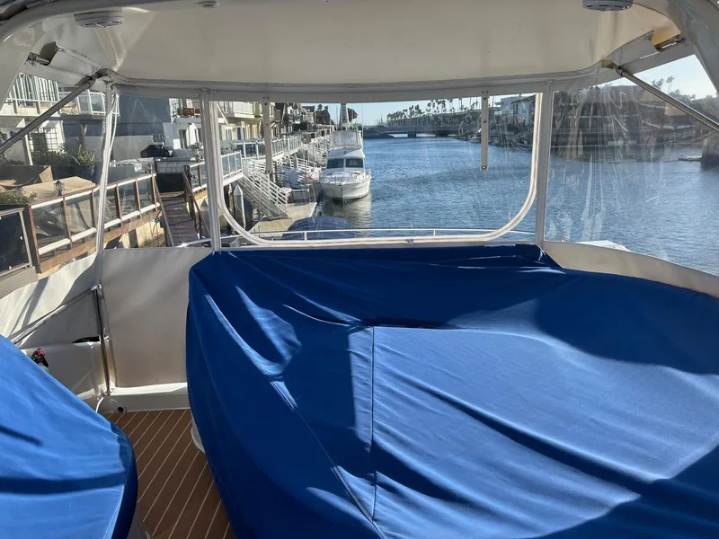 1999 Carver 53 Voyager