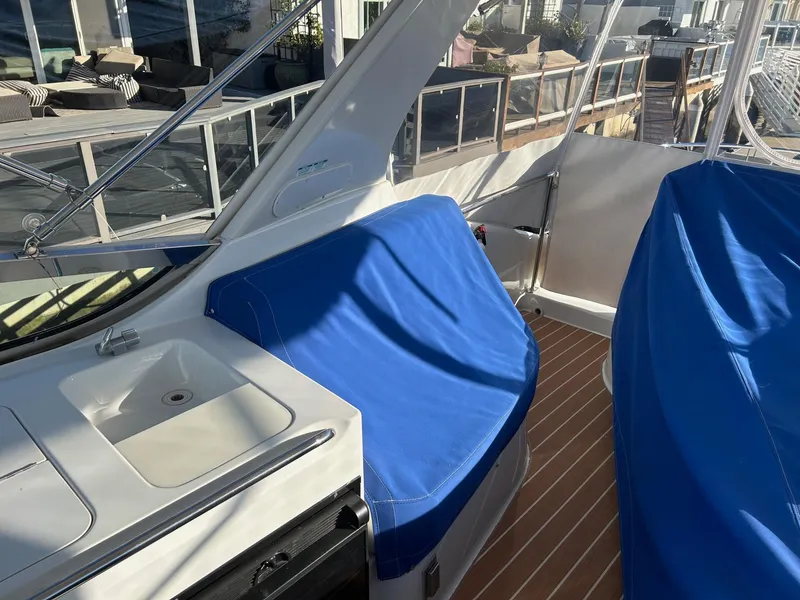 1999 Carver 53 Voyager
