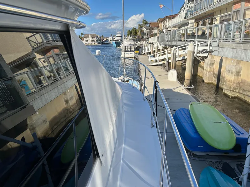 1999 Carver 53 Voyager