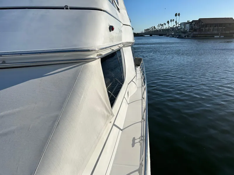 1999 Carver 53 Voyager