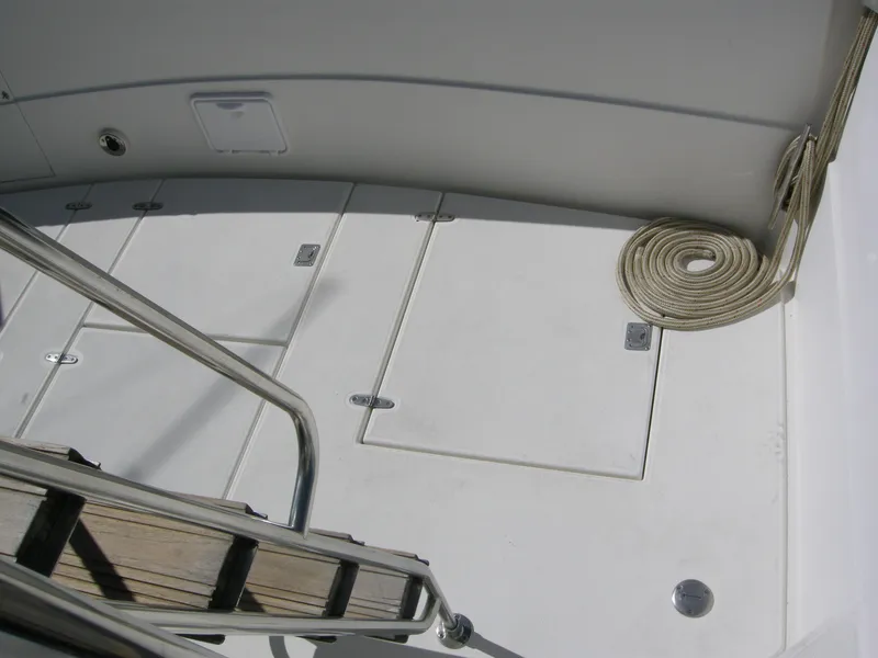 Aft cockpit