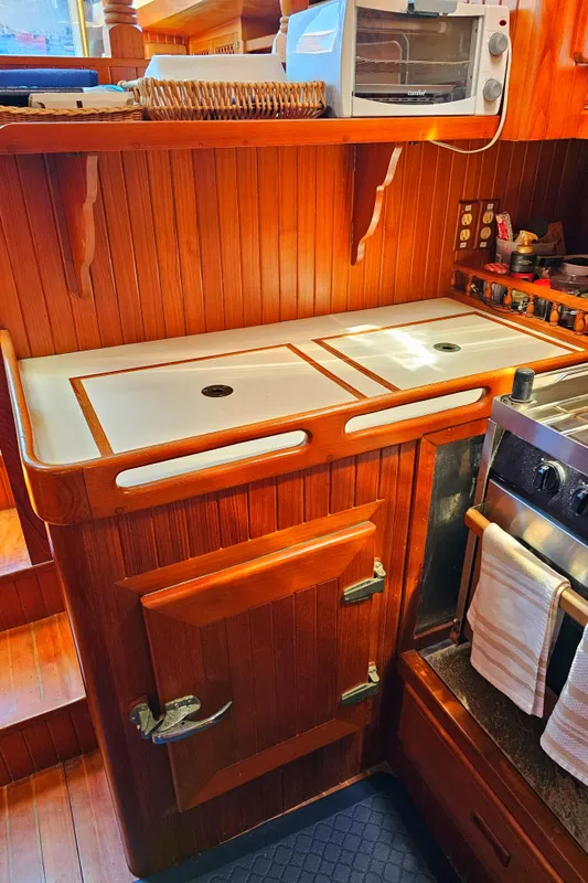1985 Spindrift Pilot House Cutter