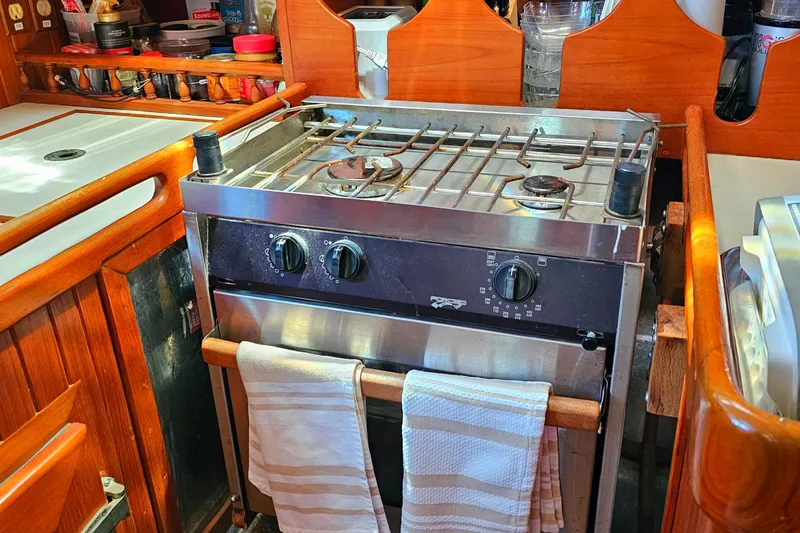 1985 Spindrift Pilot House Cutter