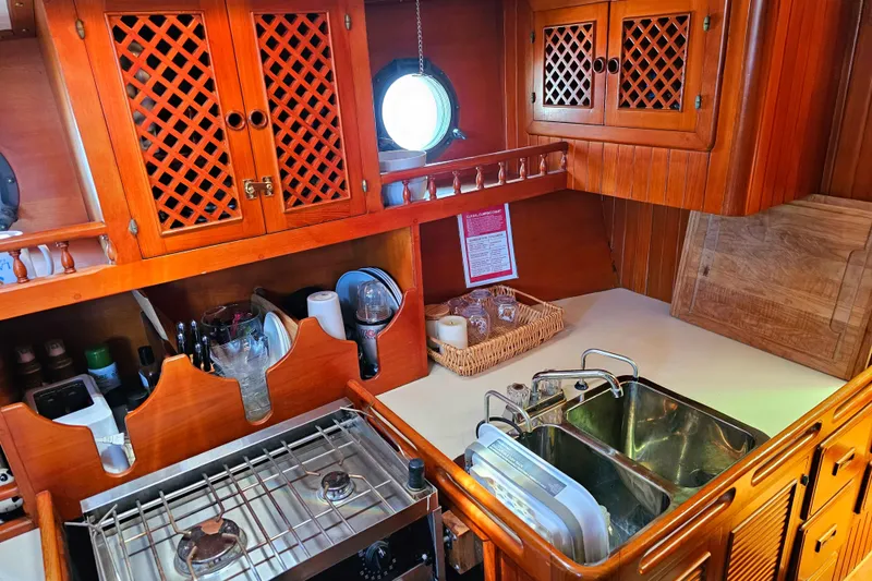 1985 Spindrift Pilot House Cutter